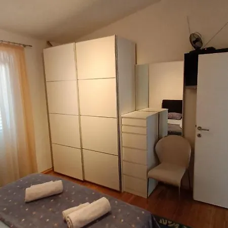 Tino Kustic 2 Apartman Pag Town