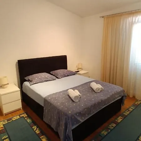 Apartman Tino Kustic 2 Pag Town