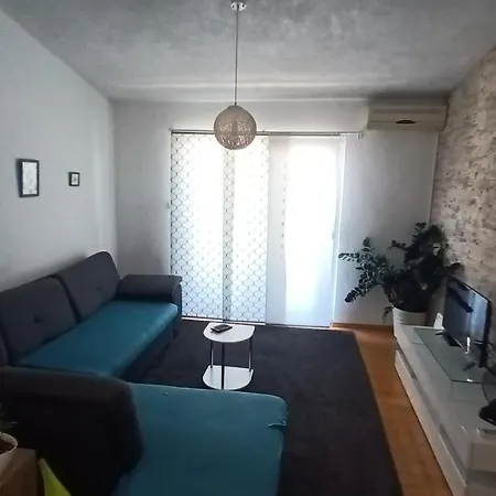 Apartman Tino Kustic 2 *