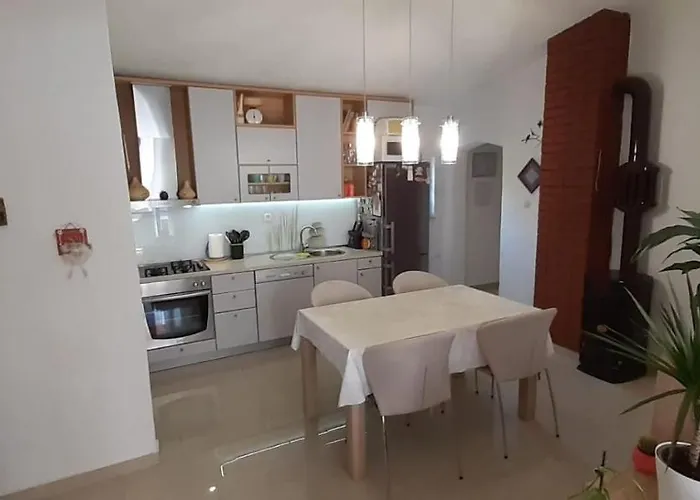 Tino Kustic 2 Lägenhet Pag Town